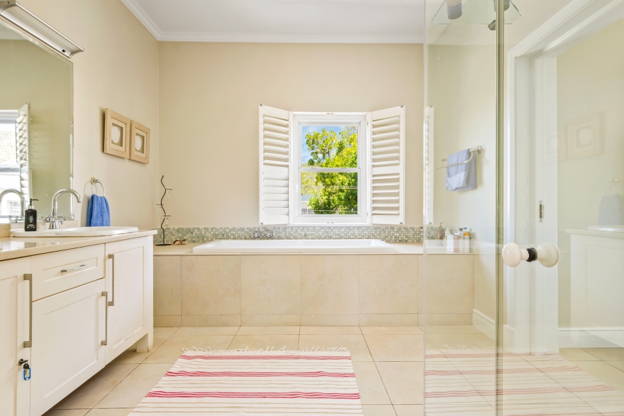 4 Bedroom Property for Sale in Leisure Isle Western Cape